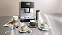A kávéautomata szabadon álló készülékként lesz használva a konyhapulton.
